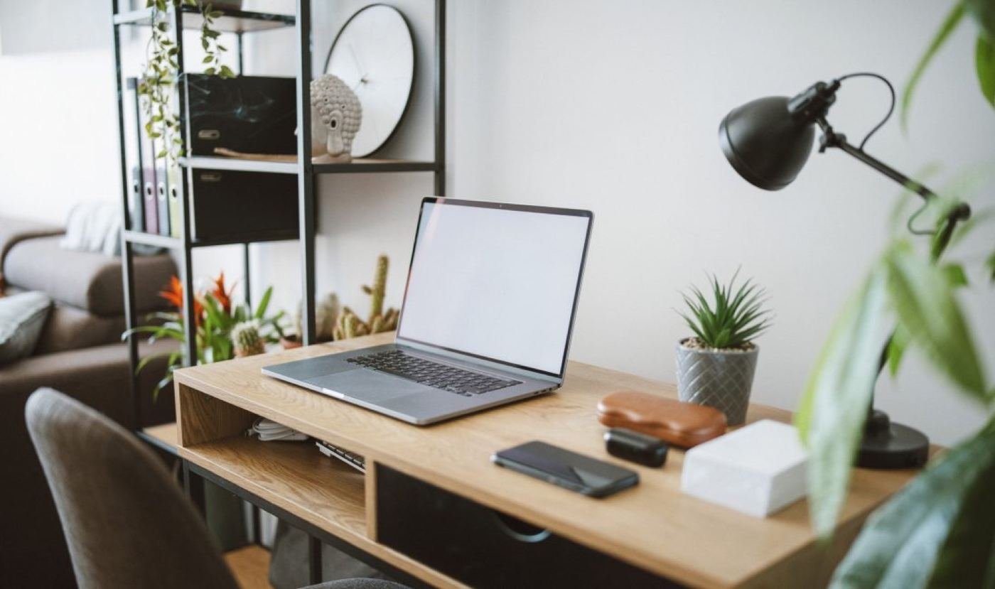 Comparing a virtual assistant with an in-house hire