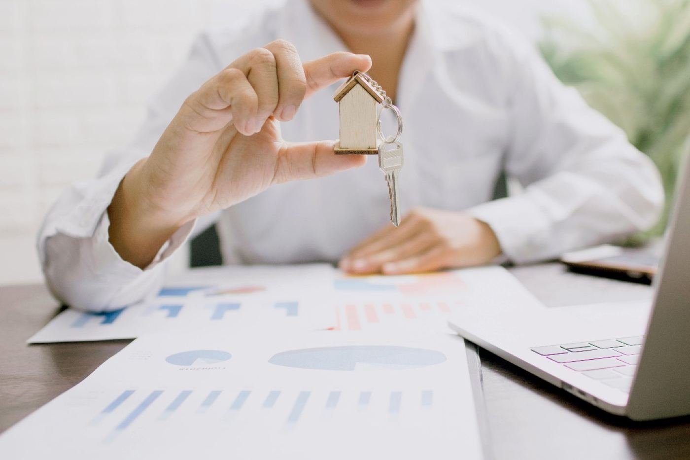 Studio 107 real estate assistant supporting an agent
